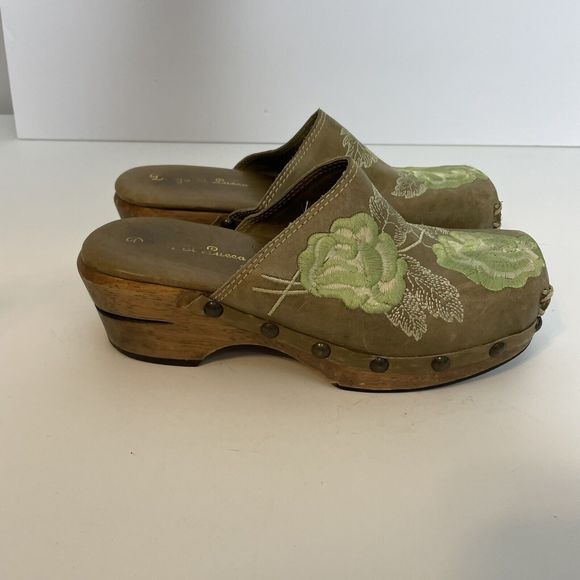 Diego Di Lucca Tan Green Leather Embroidered Floral Studded Clogs Women's SZ 6.5 - Picture 1 of 8